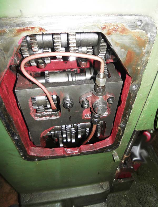 Загальний вигляд універсального фрезерного верстата 675П